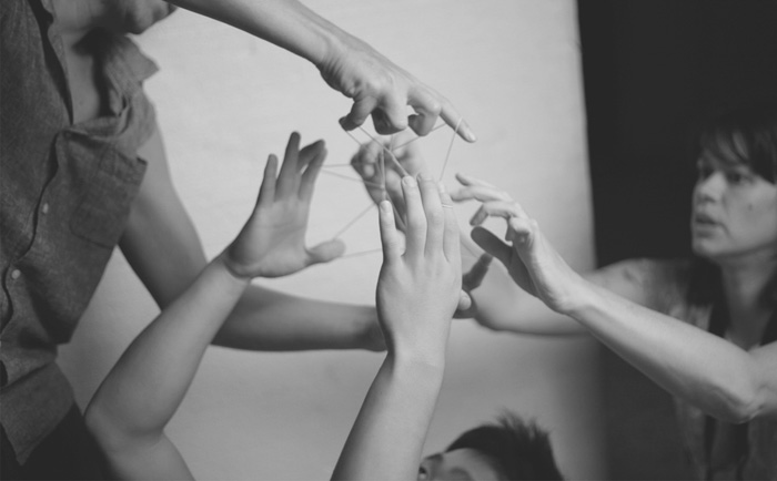 Photo session for 'Os Pontos Cardeais Acrobatas' (The Acrobatic Cardinal Points) by Andrés Sandoval